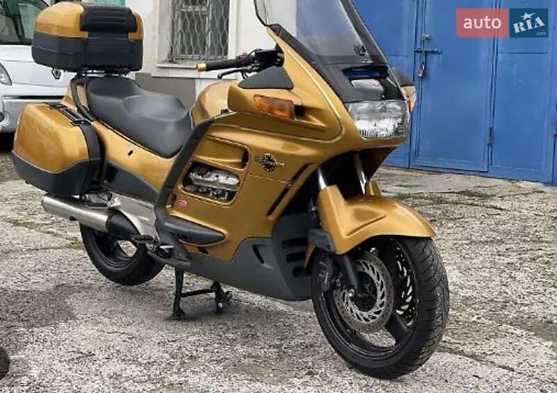 Мотоцикл Спорт-туризм Honda ST 1100 Pan European