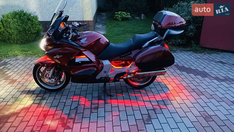 Мотоцикл Спорт-туризм Honda ST 1300 Pan European