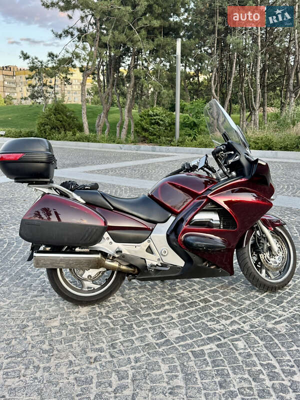 Мотоцикл Туризм Honda ST 1300 Pan European