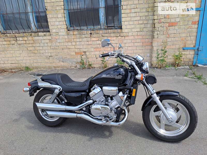 Мото Honda VF 750 Magna