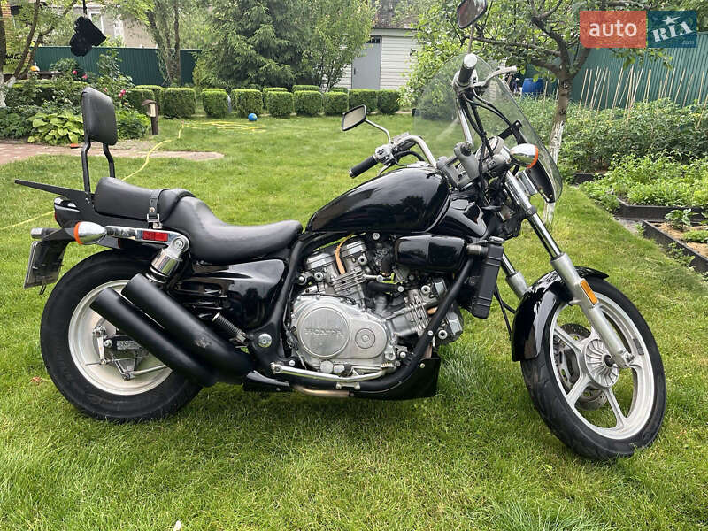 Мотоцикл Классик Honda VF 750 Magna