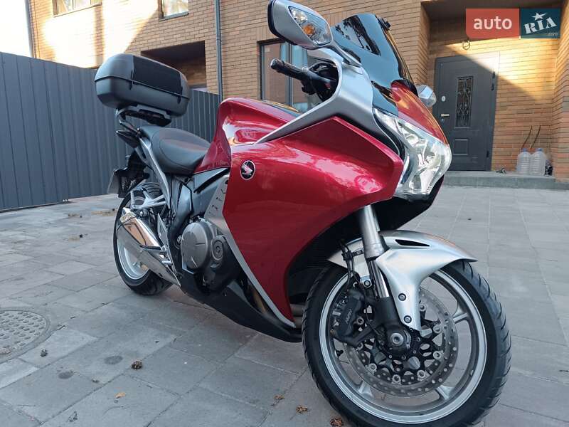 Мотоцикл Спорт-туризм Honda VFR 1200F