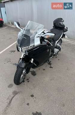 Honda VFR 1200F  2015