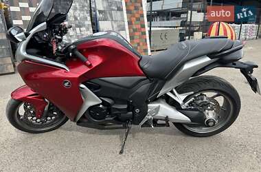 Honda VFR 1200F  2010