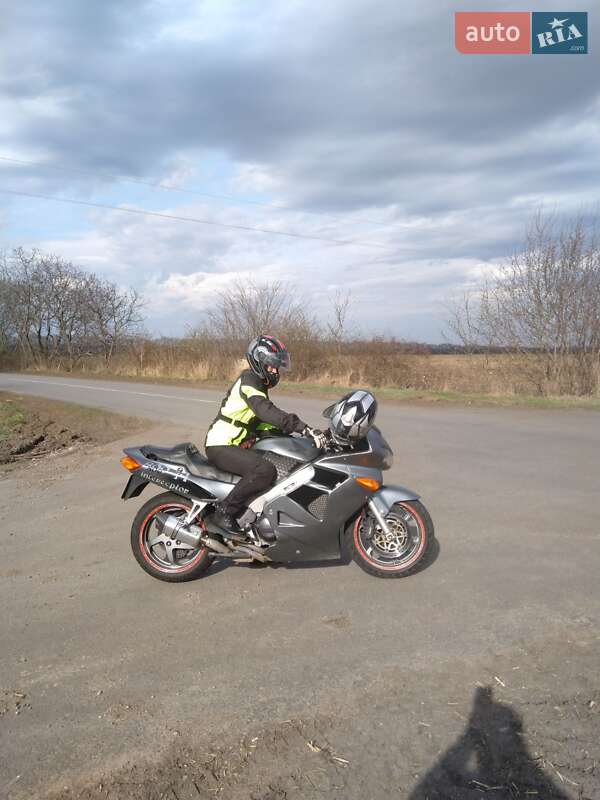 Мотоцикл Спорт-туризм Honda VFR 800