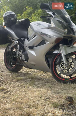 Honda VFR 800F Interceptor  2002