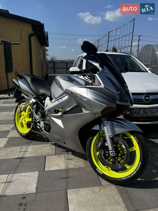 Спортбайк Honda VFR 800F Interceptor