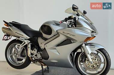 Honda VFR 800F Interceptor 2004