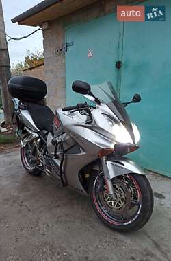 Honda VFR 800F Interceptor  2004
