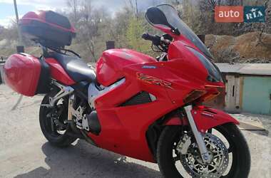 Honda VFR 800F Interceptor  2004