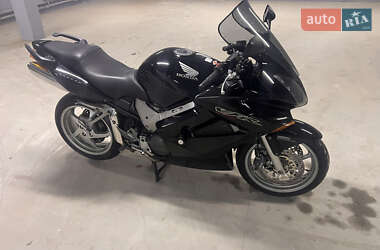 Honda VFR 800F Interceptor  2002