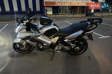 Honda VFR 800F Interceptor  2002