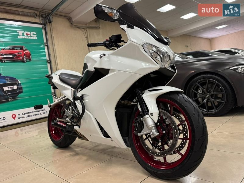 Спортбайк Honda VFR 800F Interceptor