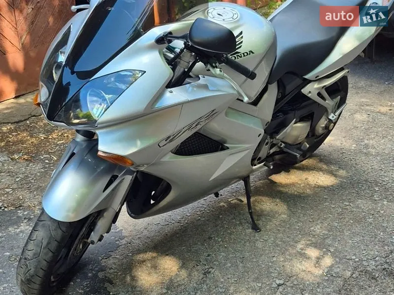 Honda VFR 800F Interceptor 2003