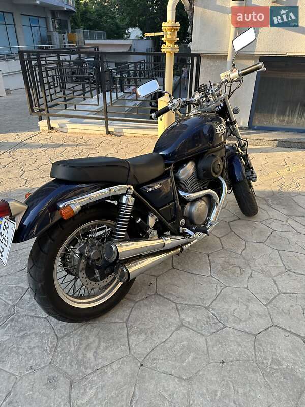 Мотоцикл Классік Honda VRX 400 Roadster