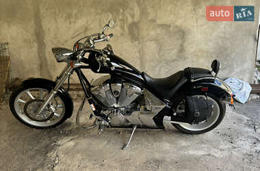 Honda VT 1300CX Fury  2014