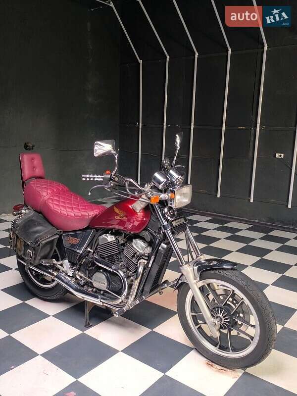 Мотоцикл Чоппер Honda VT 500C