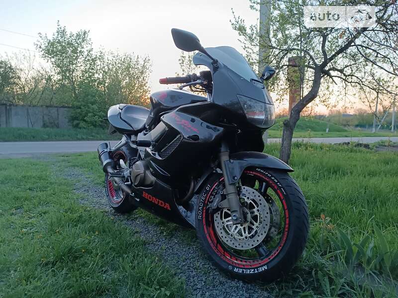 Спортбайк Honda VTR 1000F