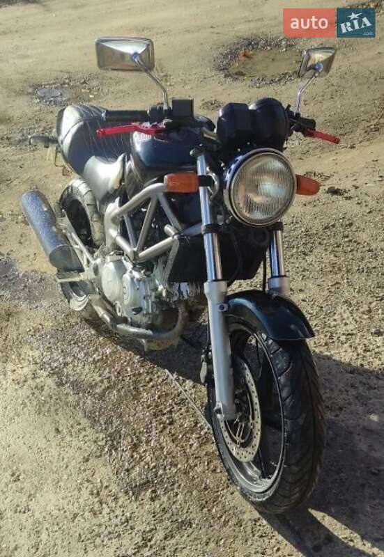 Мотоцикл Без обтекателей (Naked bike) Honda VTR 250