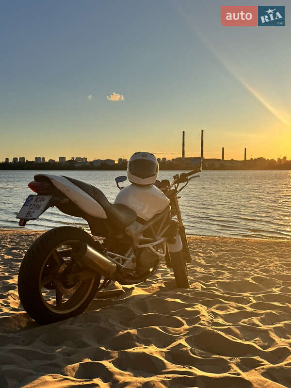 Мотоцикл Классик Honda VTR 250