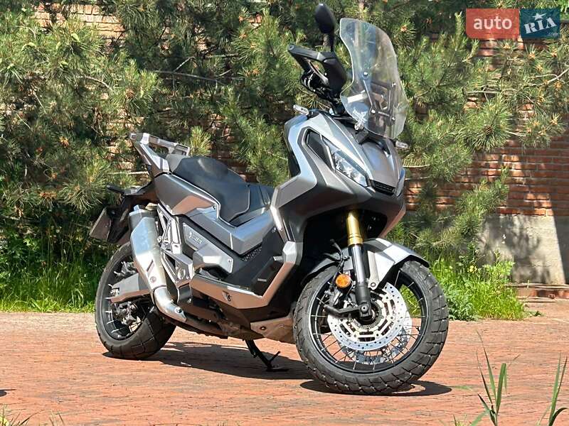 Максі-скутер Honda X-ADV 750