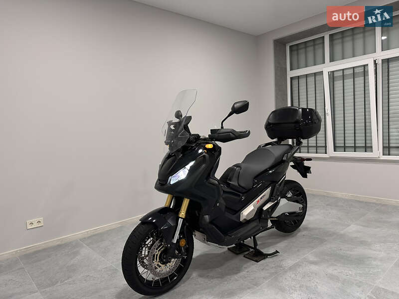 Макси-скутер Honda X-ADV 750