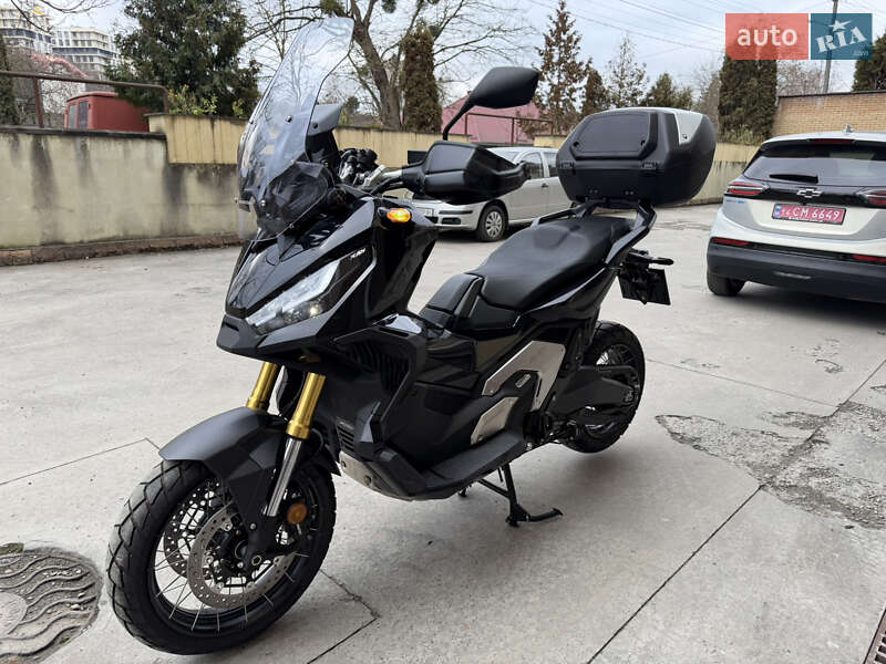 Макси-скутер Honda X-ADV 750