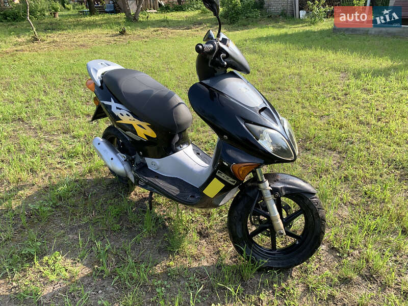 Скутер Honda X8R-S