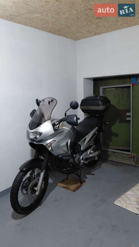 Мотоцикл Туризм Honda XL 650V Transalp