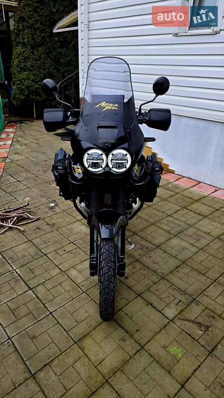 Мотоцикл Спорт-туризм Honda XRV 750 Africa Twin