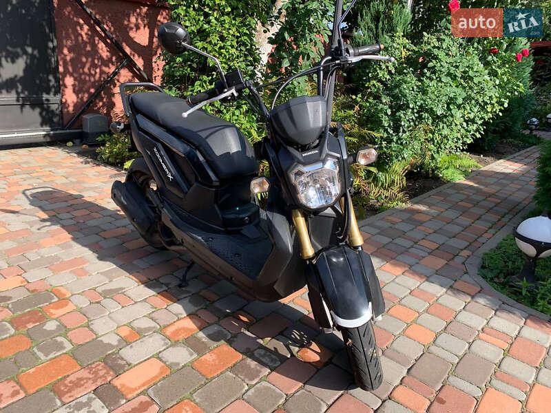 Скутер Honda Zommer X-110