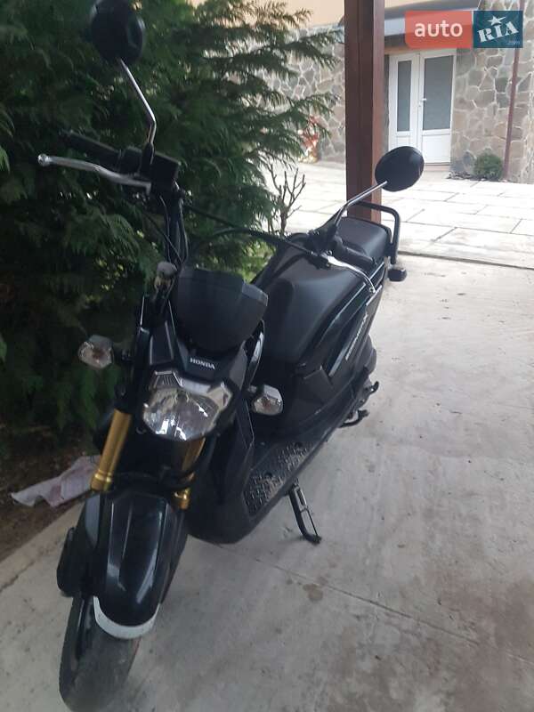 Мотоцикл Классик Honda Zommer X-110