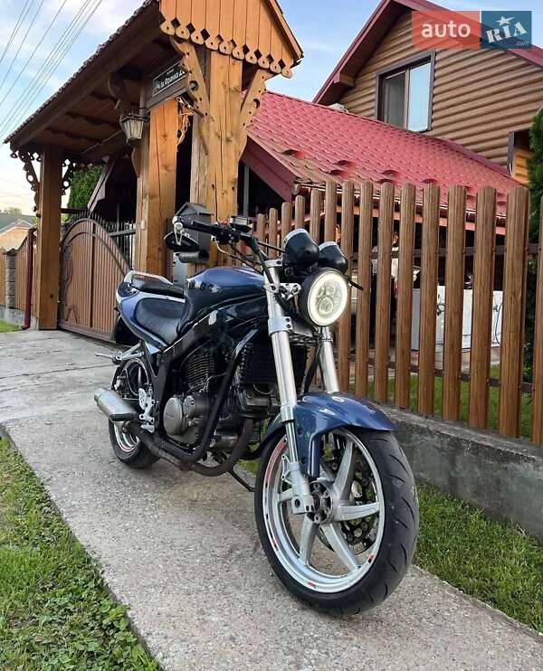 Спортбайк Hyosung Comet 250