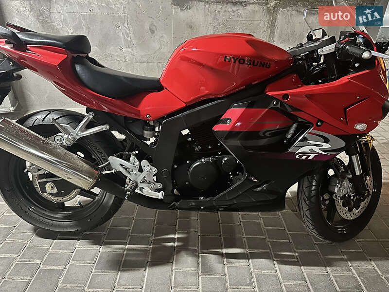 Hyosung GT 250R