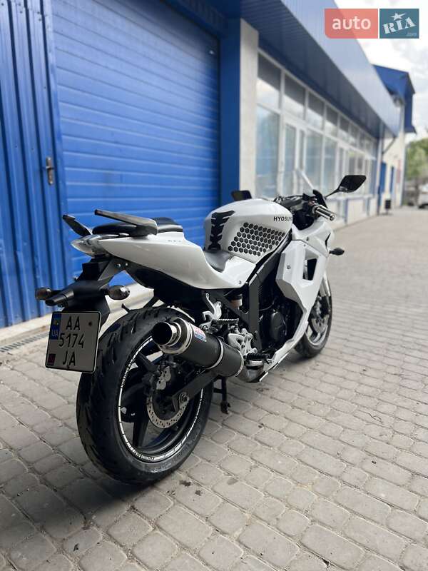 Спортбайк Hyosung GT 250R