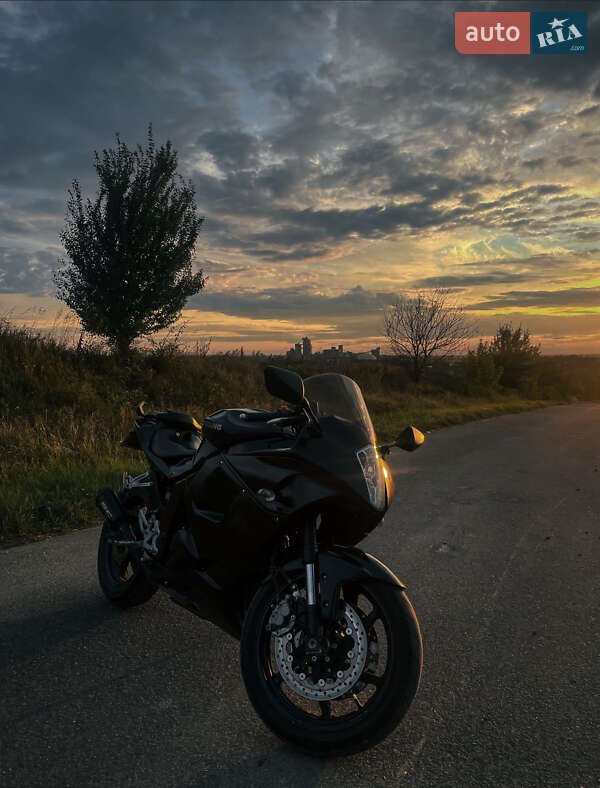 Спортбайк Hyosung GT 250R