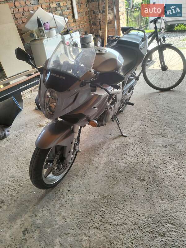 Спортбайк Hyosung GT 650R