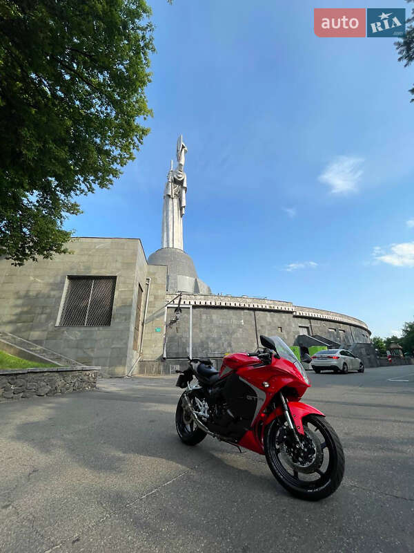 Спортбайк Hyosung GT 650R