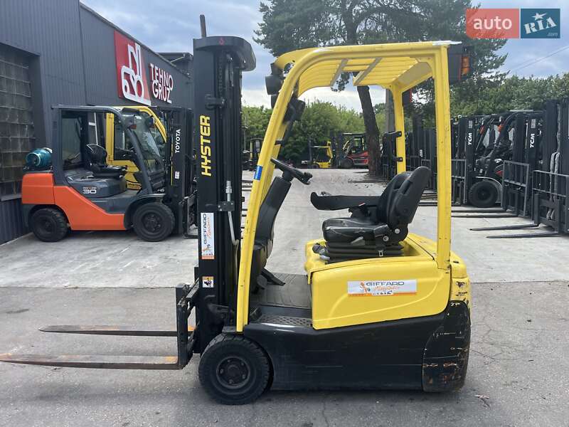 Hyster J