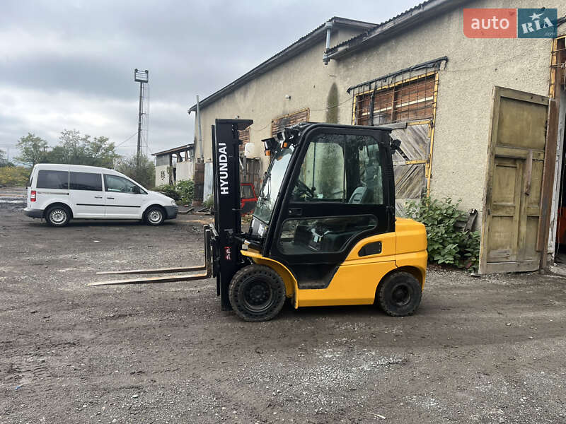 Hyundai 25D