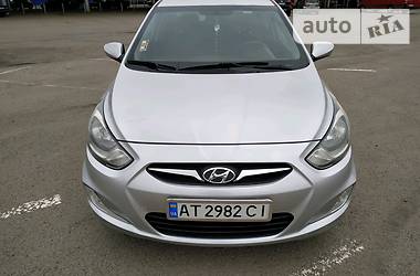 Hyundai Accent  2011