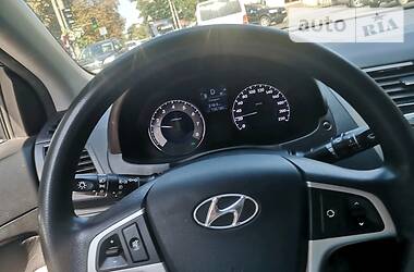 Hyundai Accent  2012