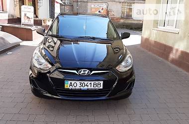 Hyundai Accent  2012