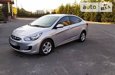 Hyundai Accent  2012