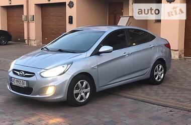 Hyundai Accent  2011