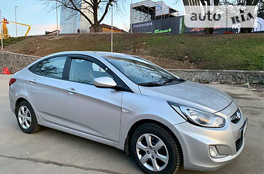 Hyundai Accent  2013