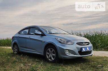 Hyundai Accent  2012