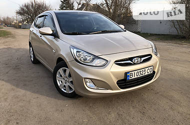 Hyundai Accent  2012