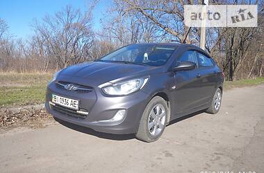 Hyundai Accent  2011