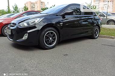 Hyundai Accent  2011